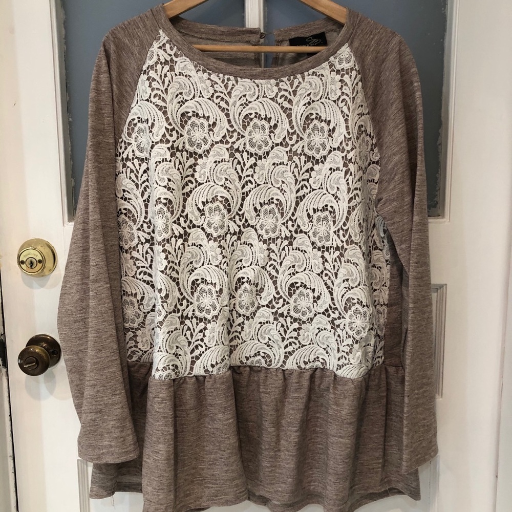Suzanne Betro sweatshirt w lace